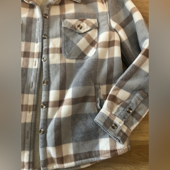 Sage Collective Plaid Sherpa Lined Shacket Jacket Gray Brown, Size M, EUC - Picture 3 of 8